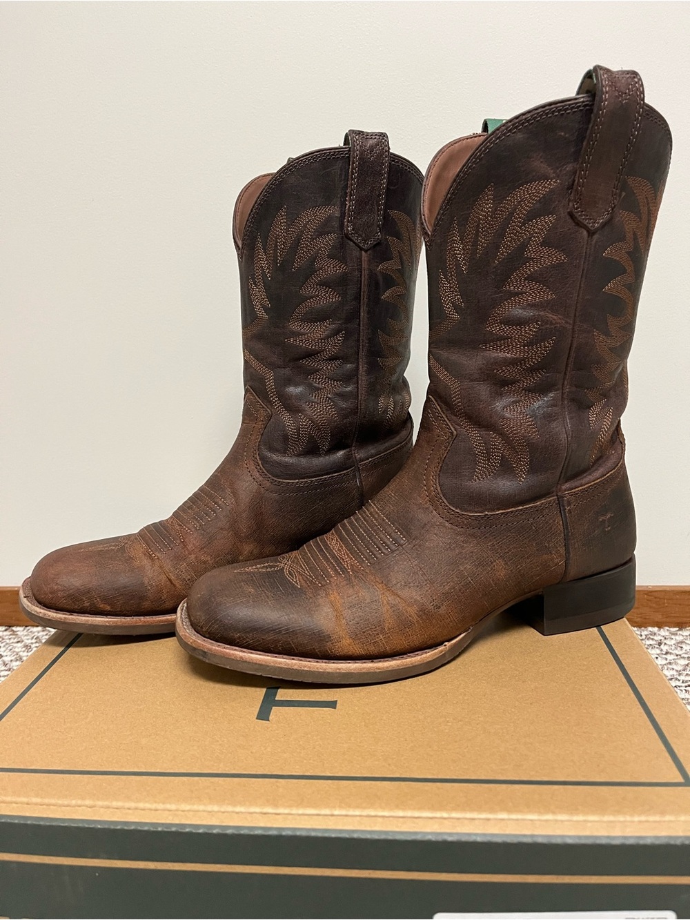 Men’s Tecova Dusty Cowboy Boots in Cigar 10.5 D